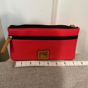 Dooney and Bourke clutch